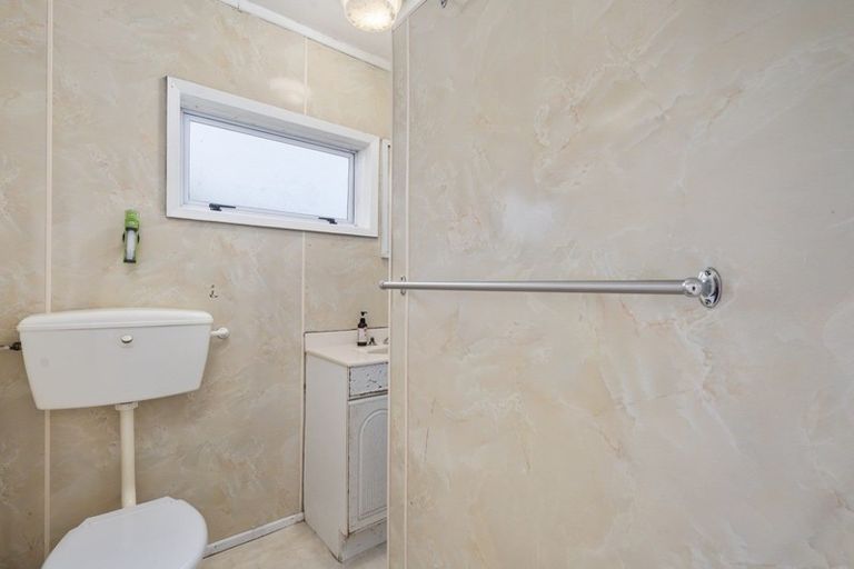 Photo of property in 38 Paritutu Road, Spotswood, New Plymouth, 4310