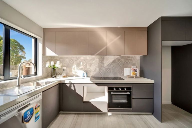 Photo of property in 12/106 Triangle Road, Massey, Auckland, 0614