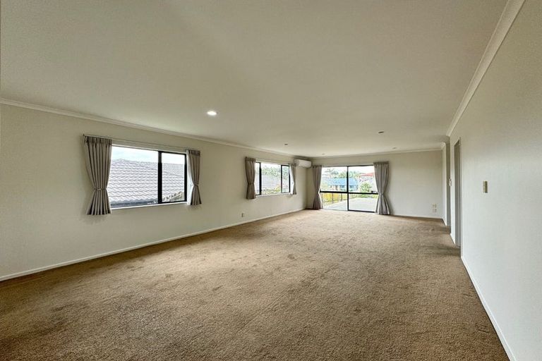 Photo of property in 76 Pitt Avenue, Clendon Park, Auckland, 2103