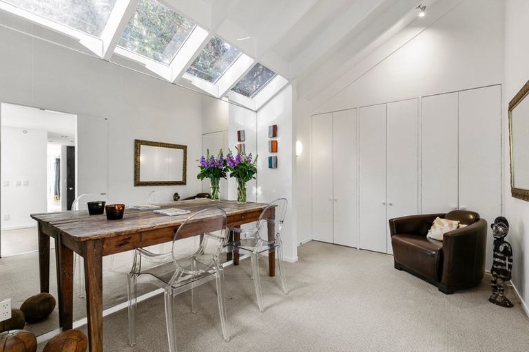 Photo of property in 11 Burrows Avenue, Karori, Wellington, 6012