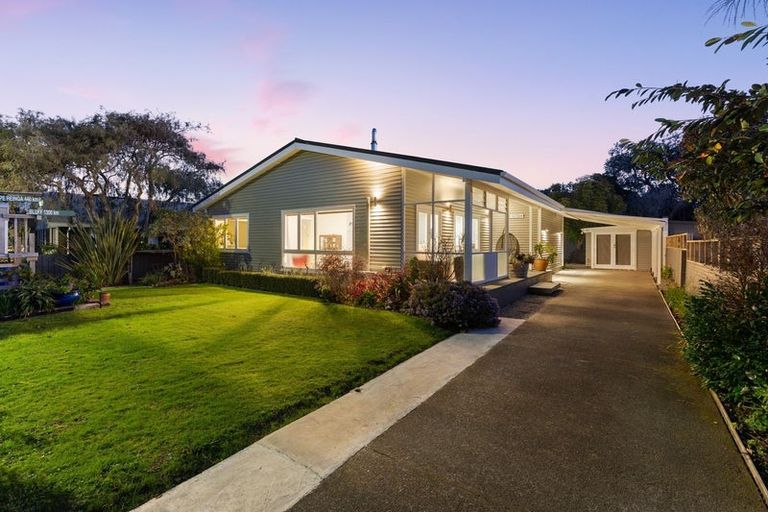 Photo of property in 12 Rawene Street, Waikanae, 5036