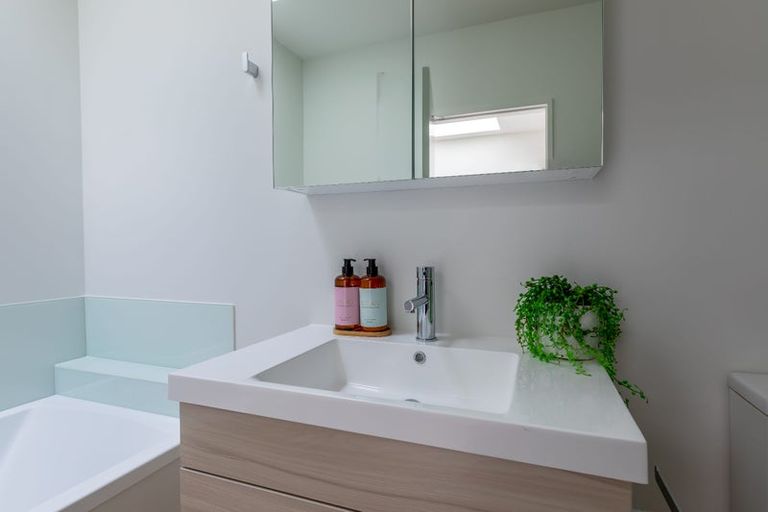 Photo of property in 4/2 Moor Avenue, Te Atatu Peninsula, Auckland, 0610