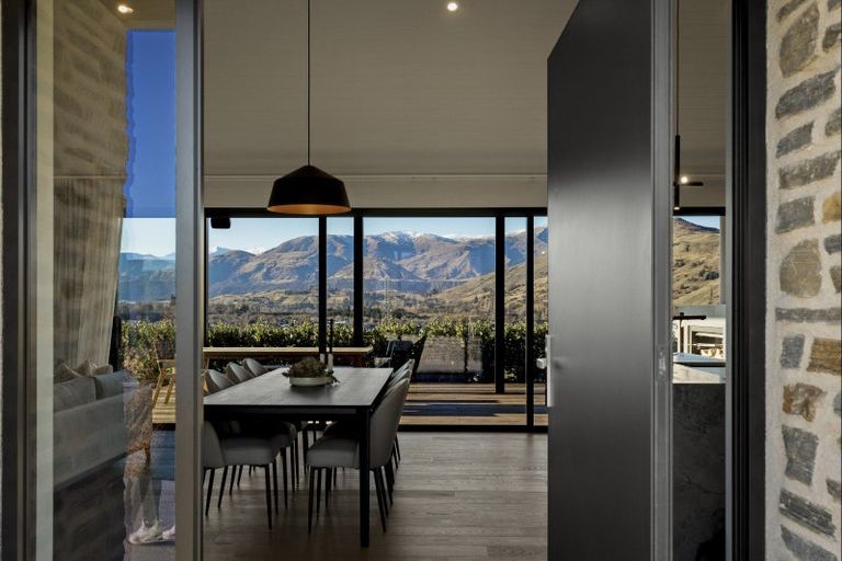 Photo of property in Kawarau Heights, 15 Kawarau Heights Boulevard, Lake Hayes, Queenstown, 9304