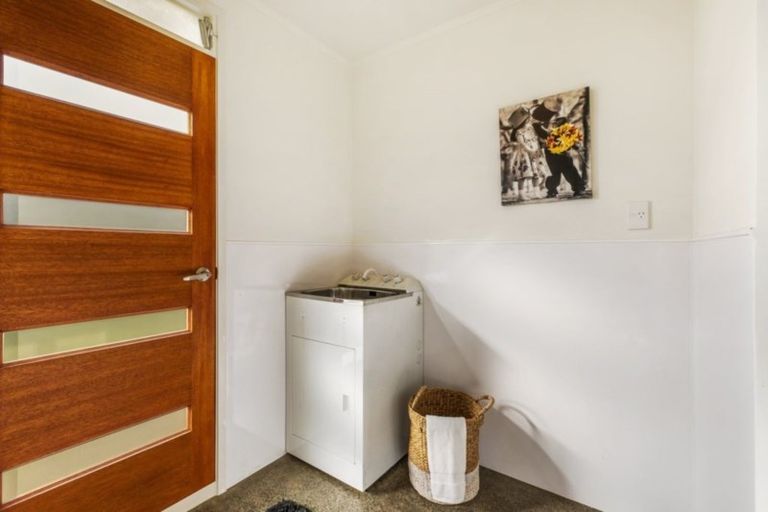 Photo of property in 21 Calthorp Close, Favona, Auckland, 2024