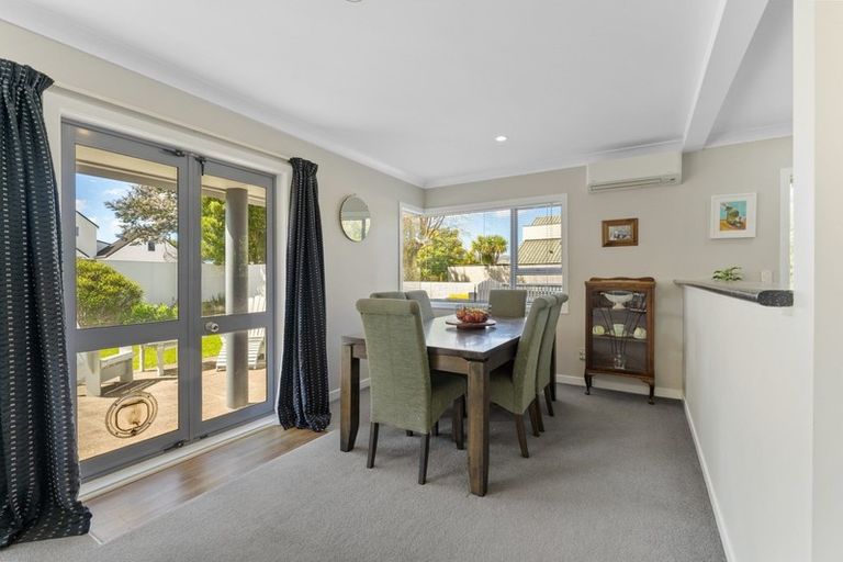 Photo of property in 40 Joseph Banks Drive, Whitby, Porirua, 5024