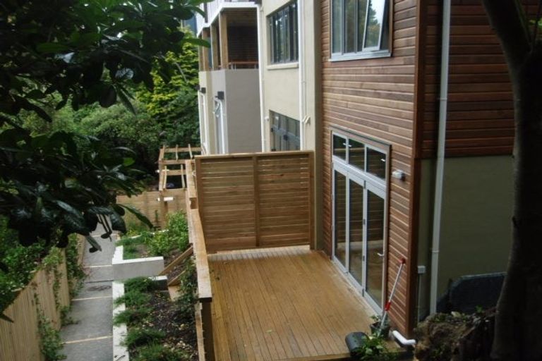 Photo of property in 59u7 Mortimer Terrace, Brooklyn, Wellington, 6021