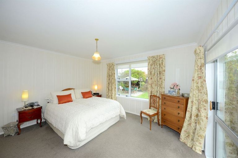 Photo of property in 33 Tintern Avenue, Avonhead, Christchurch, 8042