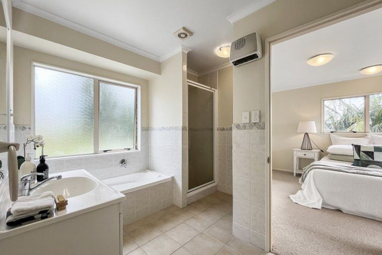 Photo of property in 14 Woodward Avenue, Mangere Bridge, Auckland, 2022