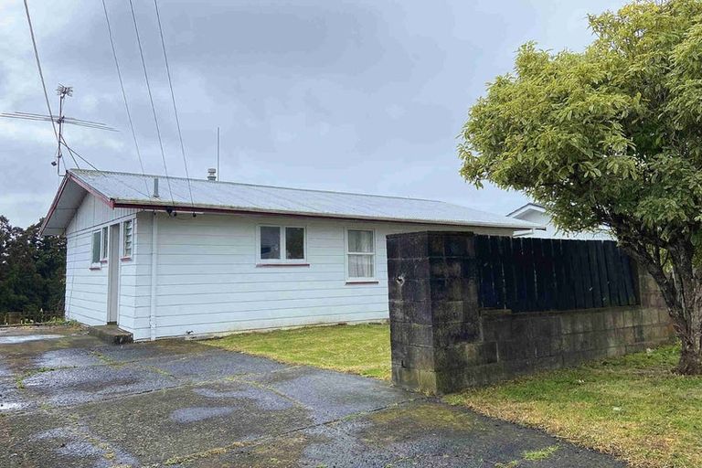 Photo of property in 71 Seaview Road, Glenfield, Auckland, 0629