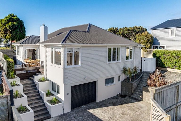 Photo of property in 23 Lucknow Terrace, Khandallah, Wellington, 6035