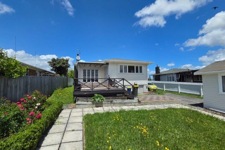 Photo of property in 9 Sylvan Crescent, Te Atatu South, Auckland, 0610