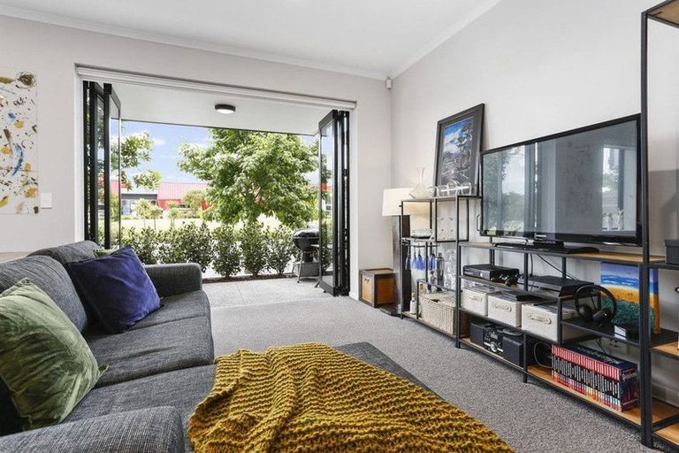 Photo of property in 2/7 Uku Lane, Hobsonville, Auckland, 0616