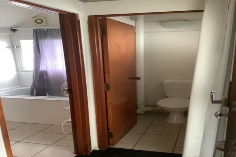 Photo of property in 1/136 Holly Road, St Albans, Christchurch, 8014