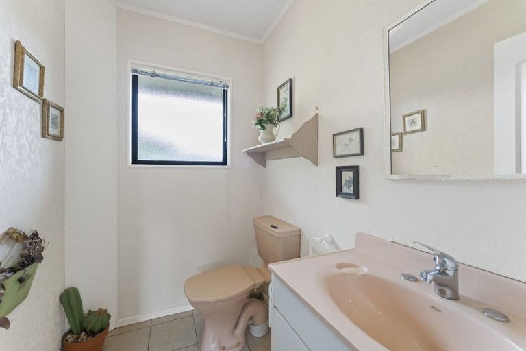 Photo of property in 38 Kakariki Grove, Waikanae, 5036