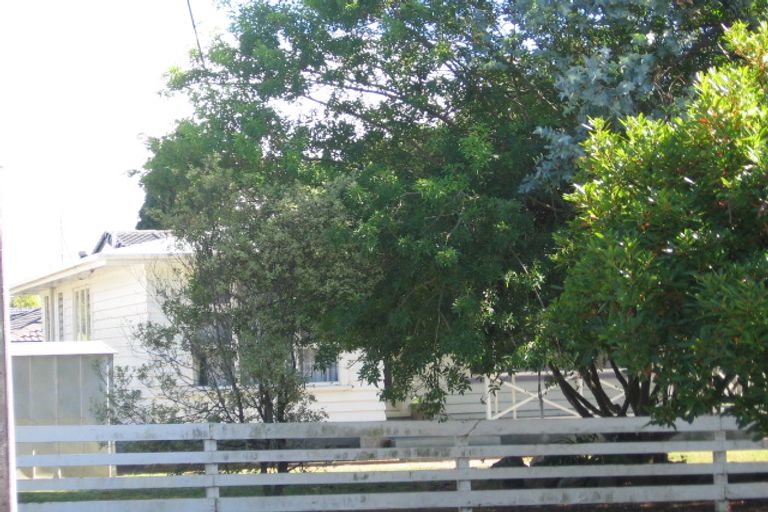 Photo of property in 1/12 Koromiko Street, New Lynn, Auckland, 0600
