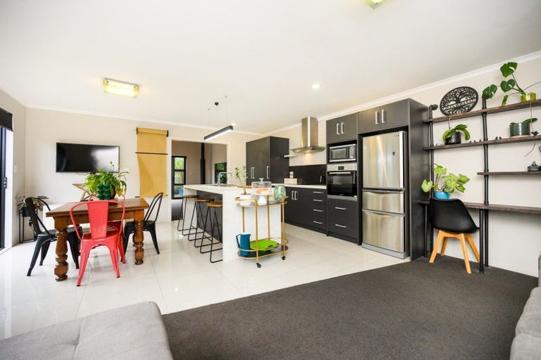 Photo of property in 18 Galea Grove, Kelvin Grove, Palmerston North, 4414