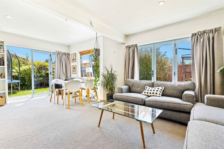 Photo of property in 111 Taikata Road, Te Atatu Peninsula, Auckland, 0610