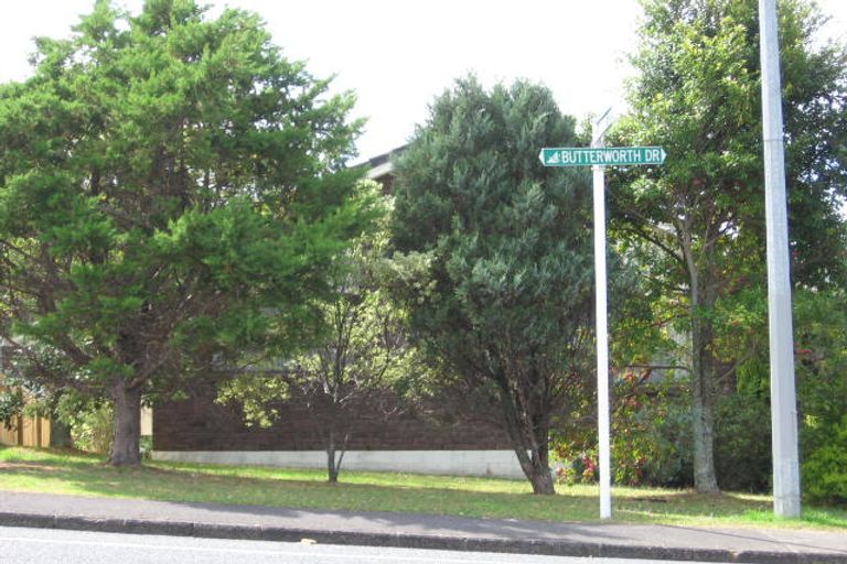Photo of property in 10 Butterworth Drive, Glendene, Auckland, 0602