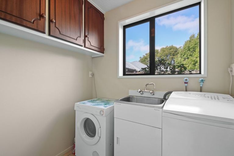Photo of property in 2/4 Gatonby Place, Avonhead, Christchurch, 8042