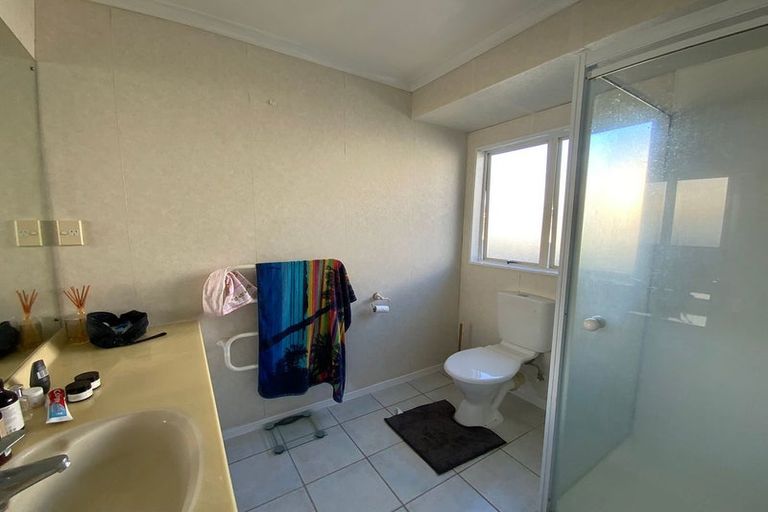 Photo of property in 2/246 Cascades Road, Botany Downs, Auckland, 2010