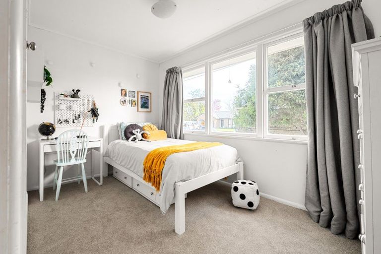 Photo of property in 37 Sandwich Road, St Andrews, Hamilton, 3200