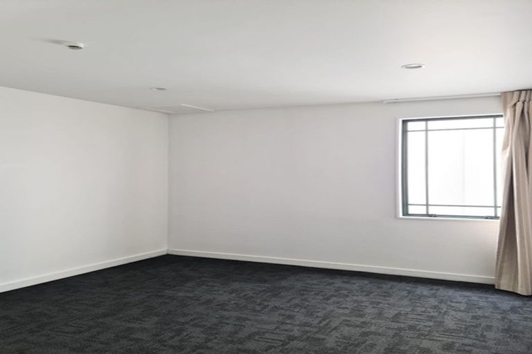 Photo of property in St James Courts, 3/77 Gloucester Street, Christchurch Central, Christchurch, 8013