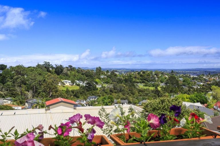 Photo of property in 2/38 Birkdale Road, Birkdale, Auckland, 0626