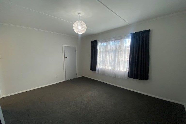 Photo of property in 36 Hinau Grove, Wainuiomata, Lower Hutt, 5014