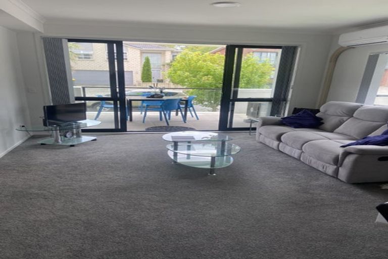 Photo of property in 1/11 Carlos Drive, Flat Bush, Auckland, 2016