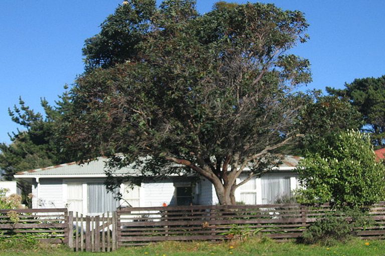 Photo of property in 38 Te Kupe Road, Paraparaumu Beach, Paraparaumu, 5032