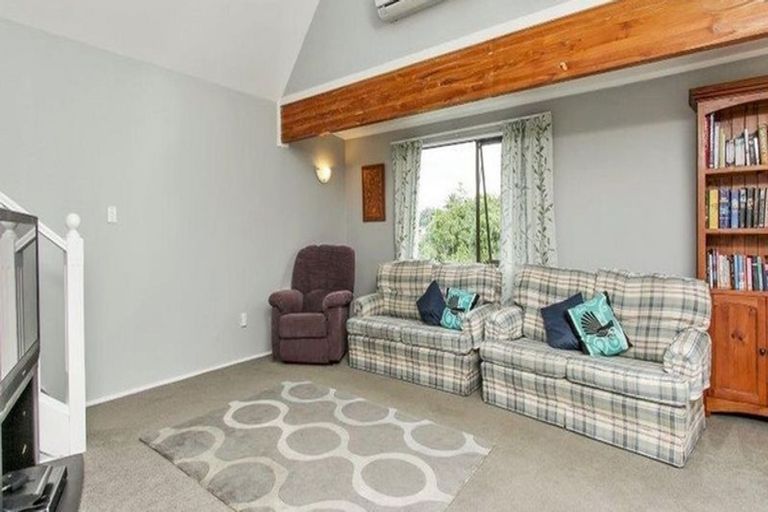 Photo of property in 16 Sylvan Crescent, Te Atatu South, Auckland, 0610