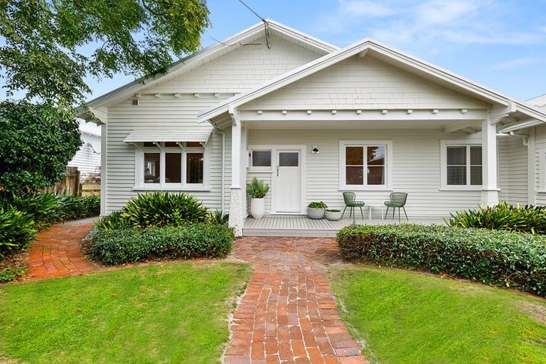 Photo of property in 66 Paynters Avenue, Strandon, New Plymouth, 4312