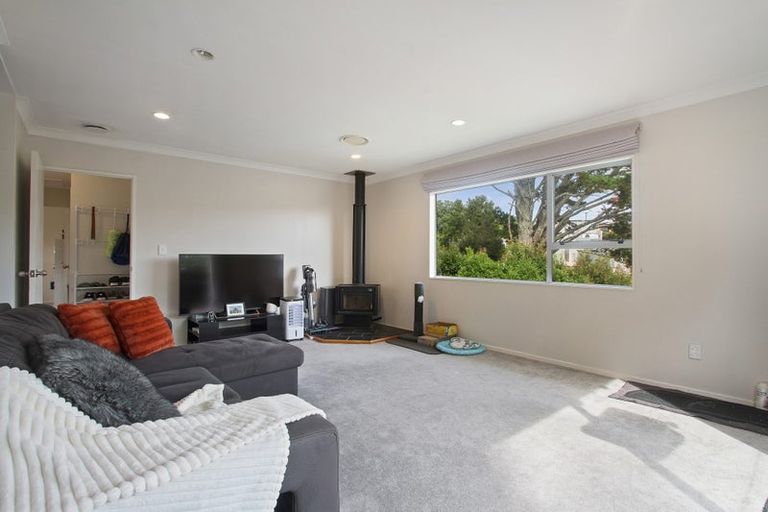 Photo of property in 14 Glenfinn Place, Massey, Auckland, 0614