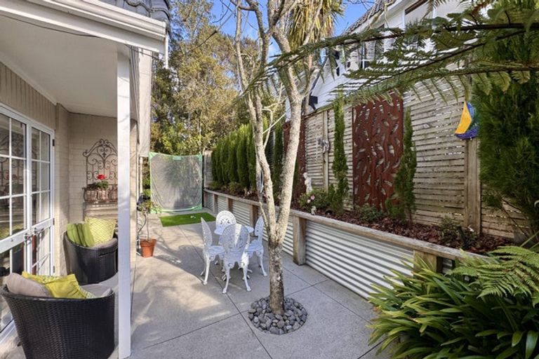 Photo of property in 19 Ravenstone Place, Chatswood, Auckland, 0626