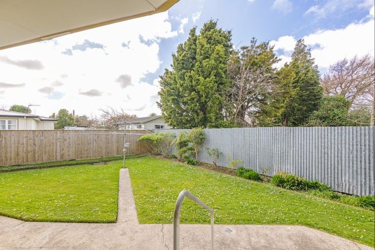 Photo of property in 8 Lowestoft Place, West End, Palmerston North, 4412