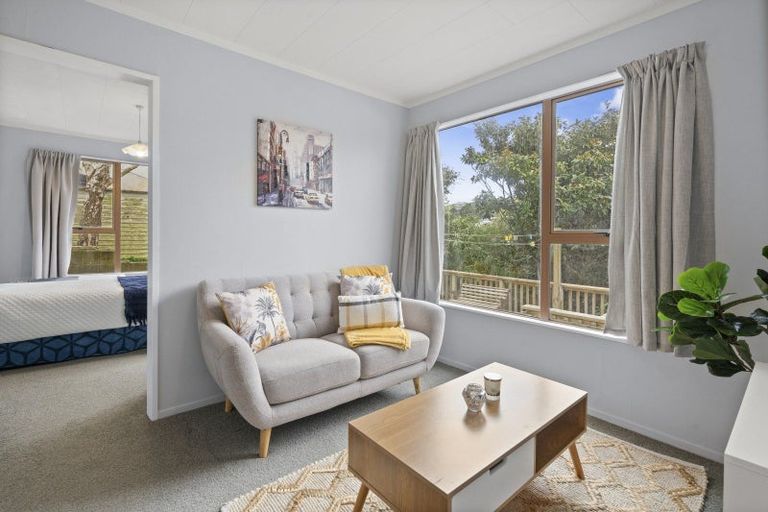 Photo of property in 15a Kereru Bend, Tawa, Wellington, 5028