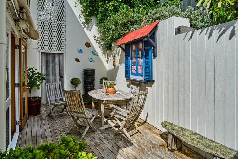 Photo of property in 76 The Crescent, Roseneath, Wellington, 6011