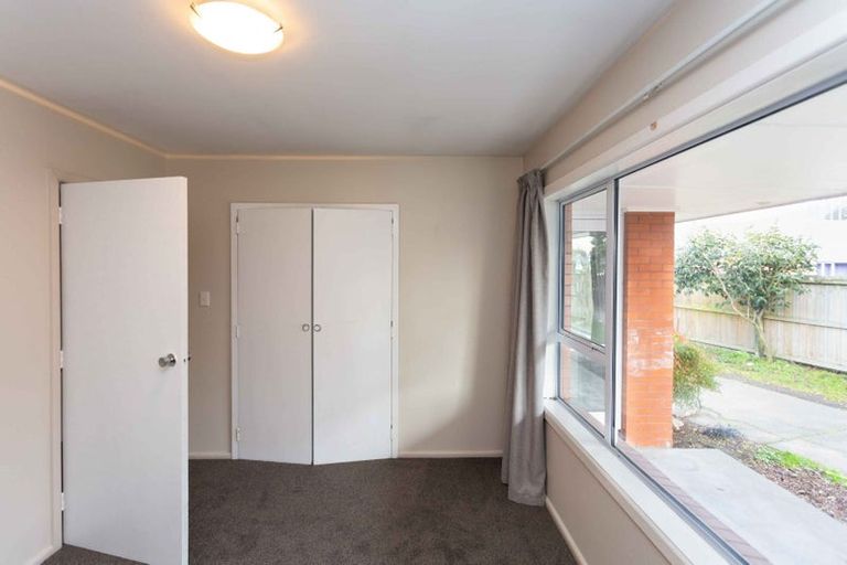 Photo of property in 17 Brookby Crescent, Avonhead, Christchurch, 8042