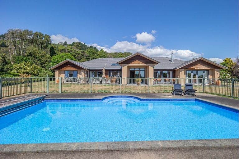 Photo of property in 40 Manakau Heights Drive, Manakau, Otaki, 5583