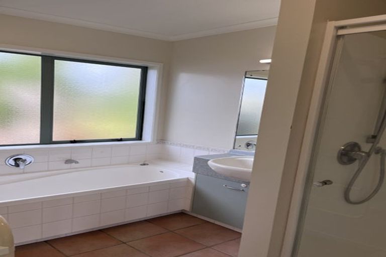 Photo of property in 3 Russett Grove, Henderson, Auckland, 0612