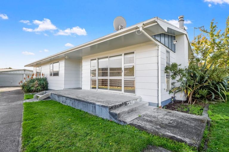 Photo of property in 37 Kimberley Grove, Westbrook, Palmerston North, 4412