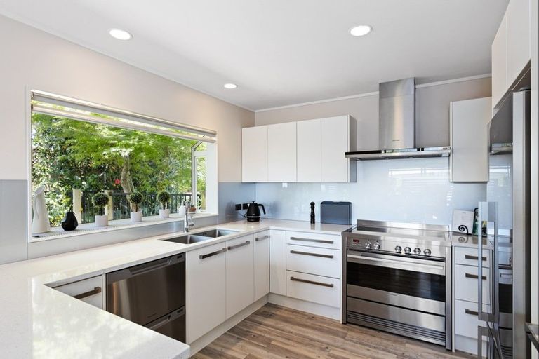 Photo of property in 13 Orewa Heights Crescent, Orewa, 0931