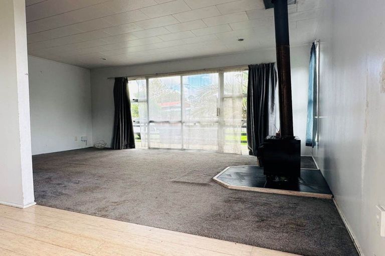 Photo of property in 187 Henderson Valley Road, Henderson, Auckland, 0612