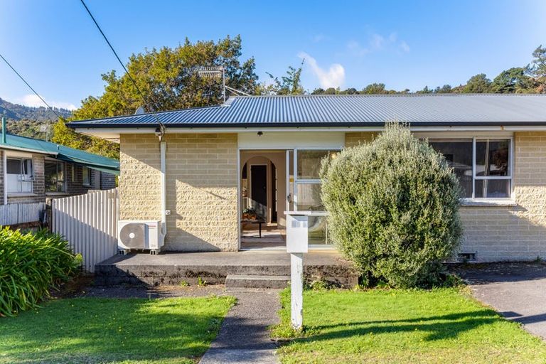 Photo of property in 95a Main Road, Wainuiomata, Lower Hutt, 5014