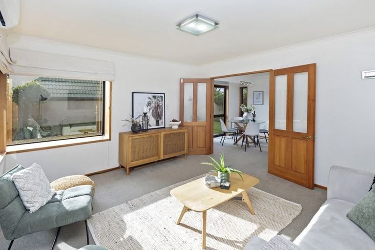 Photo of property in 2/77 Hinau Street, Riccarton, Christchurch, 8041