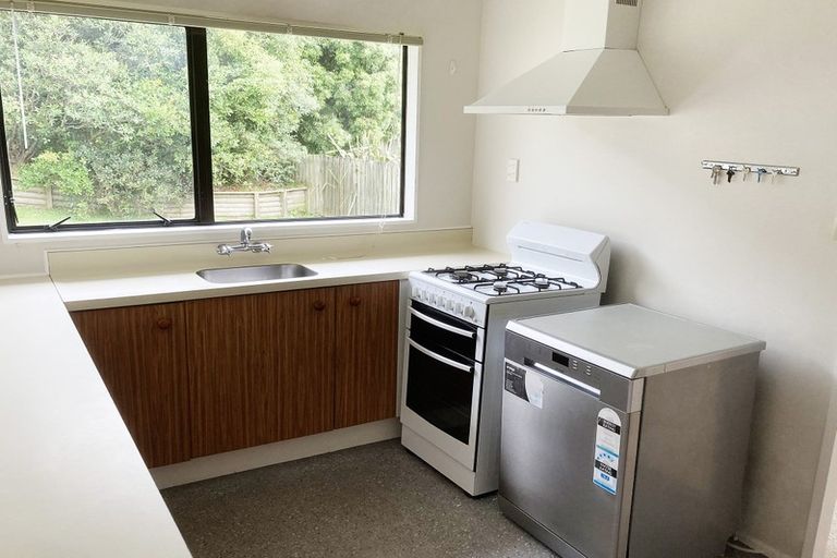 Photo of property in 1a Seagull Place, Whitby, Porirua, 5024