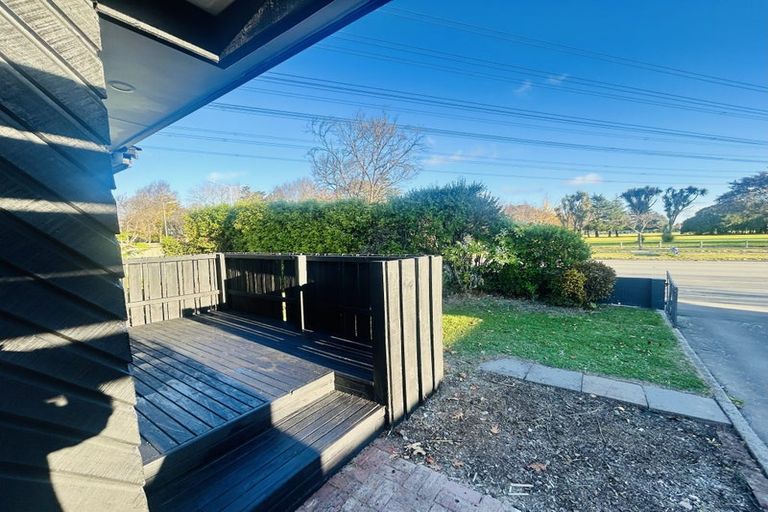 Photo of property in 316 Memorial Avenue, Burnside, Christchurch, 8053