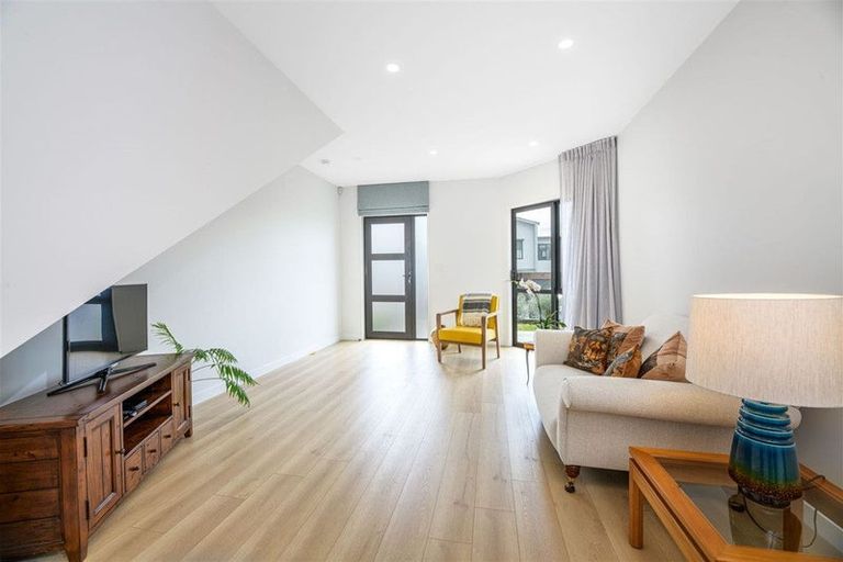 Photo of property in 14 Moki Place, Long Bay, Auckland, 0630