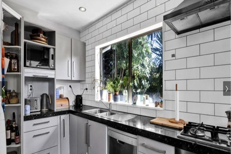 Photo of property in 23 Prudence Place, Oakura, 4314