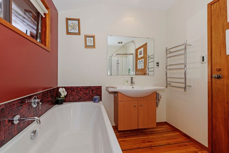 Photo of property in 76 Pleasant Road, Glen Eden, Auckland, 0602